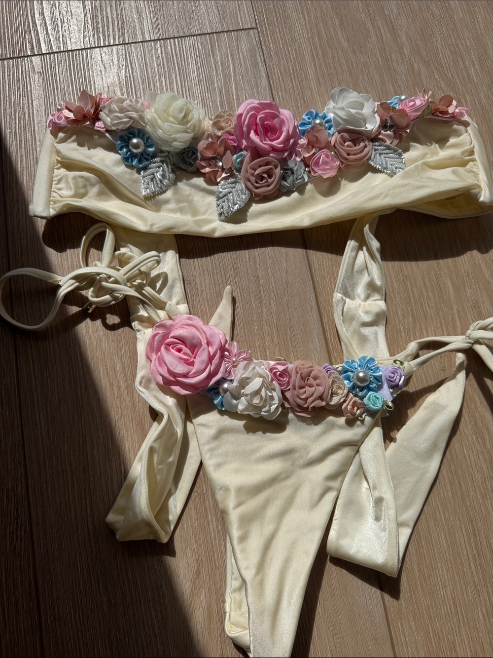 Beach bunny Floral Embellished Cream Bikini Set with Pink Accentsy TOP M Bottom